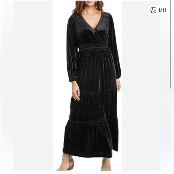 Knox Rose Dresses & Skirts - Knox Rose Black Velvet Maxi Dress Medium